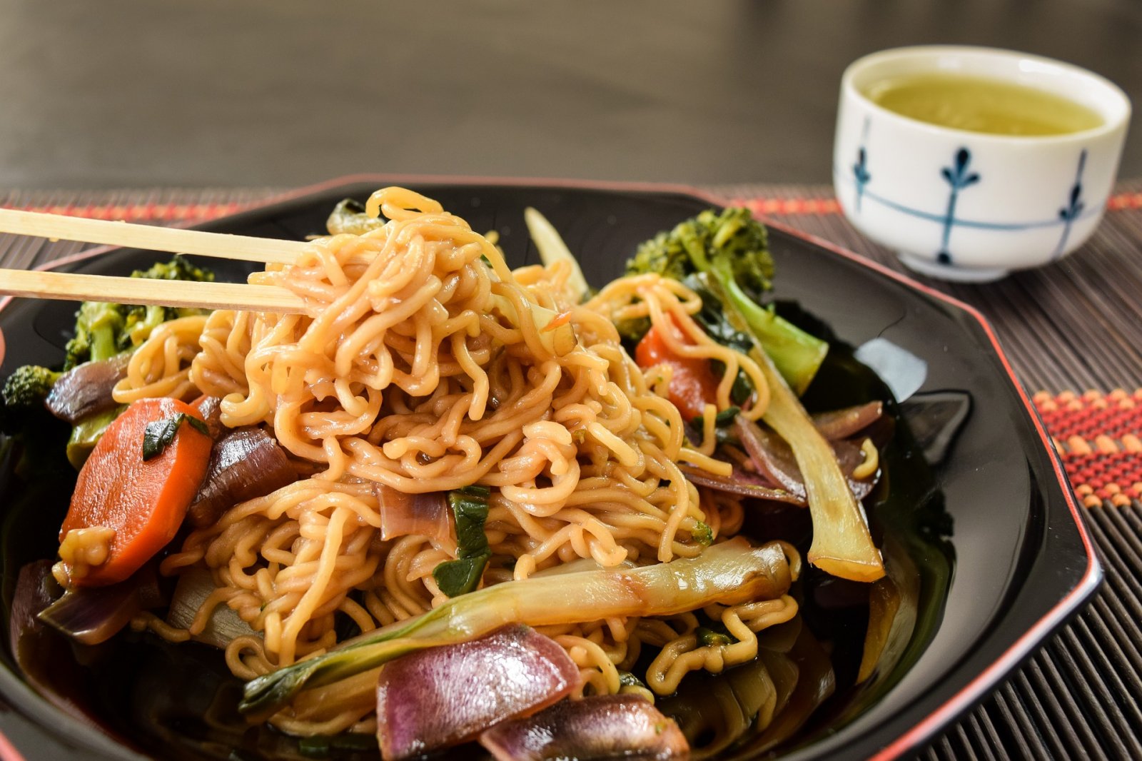 Yakisoba Descubra a história desse prato tradicional