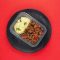 Carne moída refogada com legumes e purê de batata inglesa
