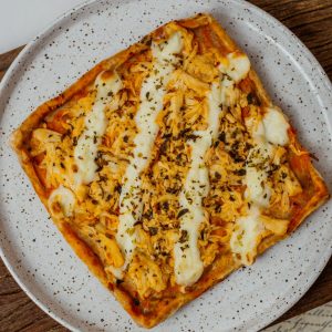 MINI PIZZA DE FRANGO COM REQUEIJÃO (150G)