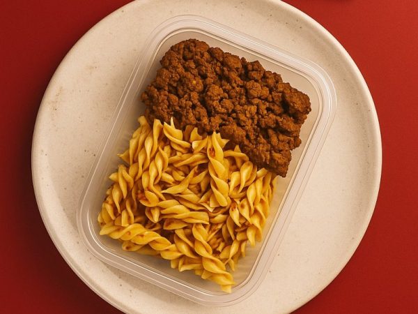 Filé mignon suíno moído com fusili ao alho