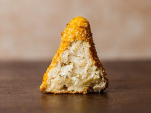 Coxinha Fit de Frango Recheada com Queijo